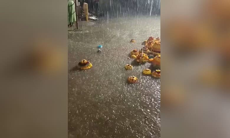 Rains disrupt Bathukamma celebrations