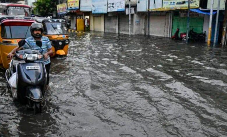 Scattered thunderstorms to continue in Hyderabad over the next few hours