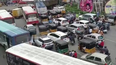 Huge traffic at Hyderabad-Vijayawada national highway