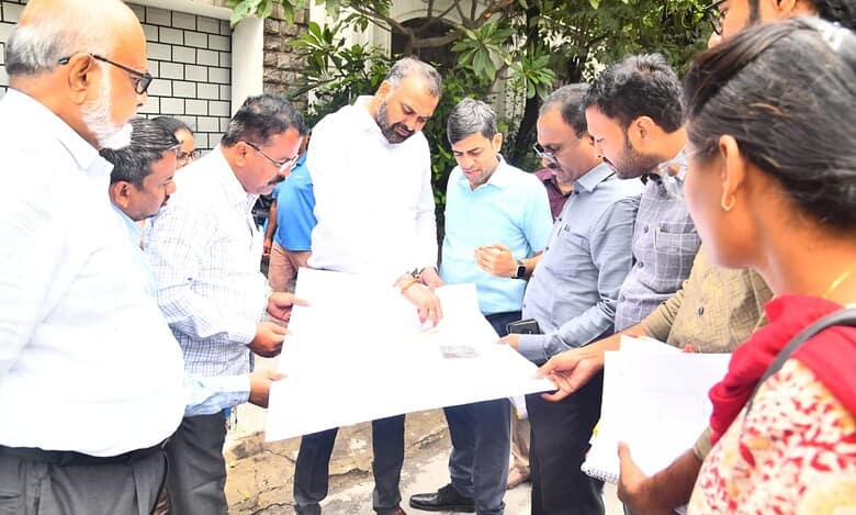 GHMC commissioner inspects infra projects around KBR park