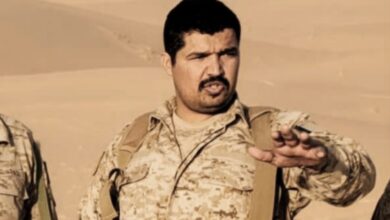 Khaled bin Dowaid Muthanna in military uniform giving instructions in a desert area.