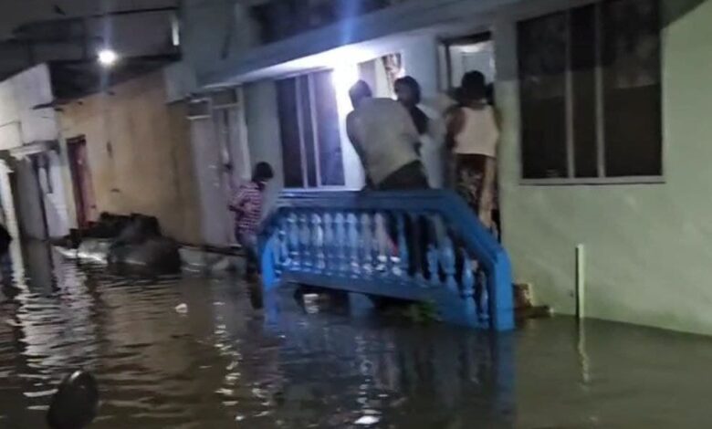 Image of a colony in Chaderghat submerged due to heavy rains in Hyderabad.