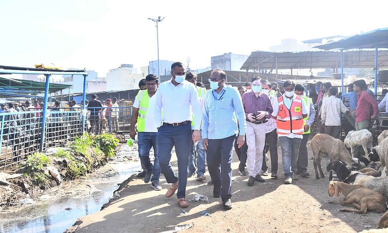 GHMC commissioner inspects Jiyaguda slaughterhouse