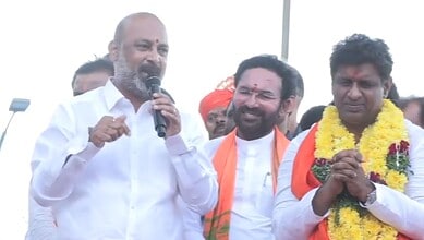 BJP candidate for Jubilee Hills bypoll on his way to file his nomination