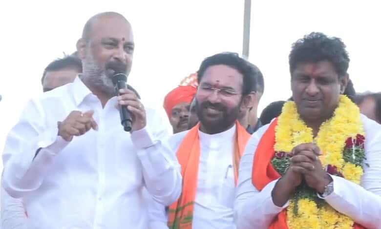 BJP candidate for Jubilee Hills bypoll on his way to file his nomination