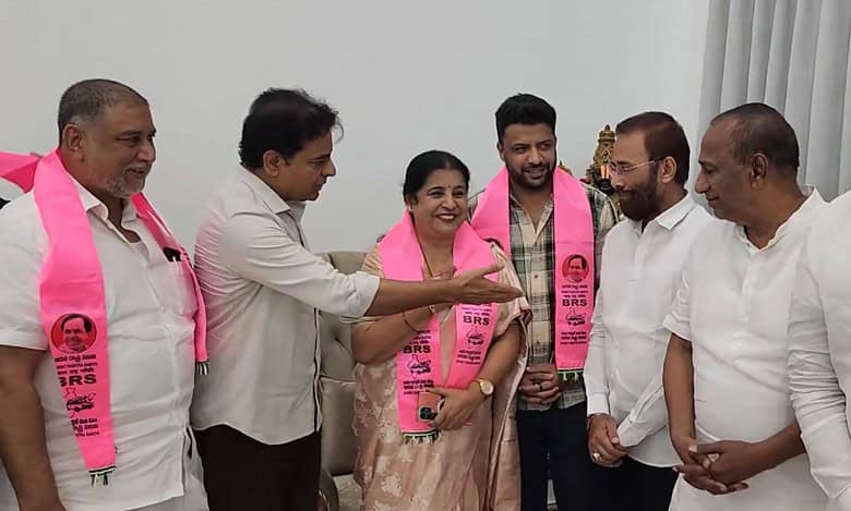 Congress leader Ali Masqati and Telugu Desam Party (TDP) leader Shakeela Reddy join BRS