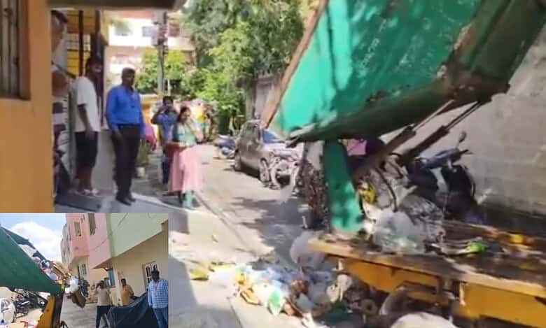 Bengaluru civic officials return garbage to habitual litterers