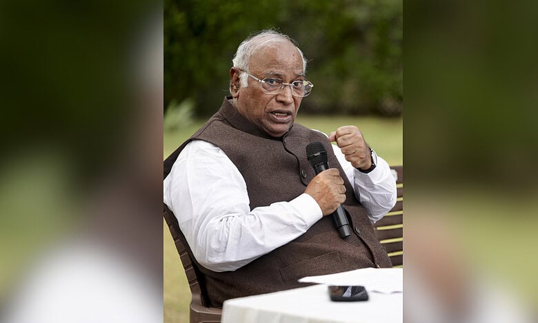 Congress president Mallikarjun Kharge said RSS should be banned on Patel's birth anniversary