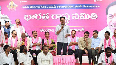 KTR addressing the crowd at Telangana Bhavan