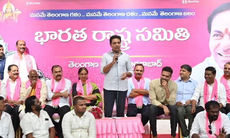 KTR addressing the crowd at Telangana Bhavan