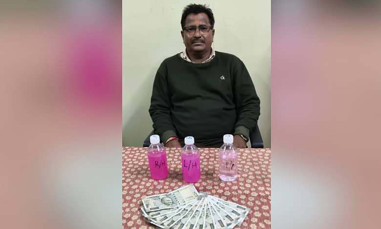 Line officer caught accepting Rs 6,000 bribe