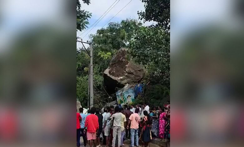 Landslide in Hyderabad's Malkajgiri, large boulders crash onto road