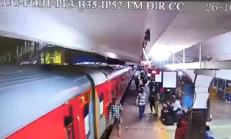 Screen grab of a passenger falling off a train in Hyderabad