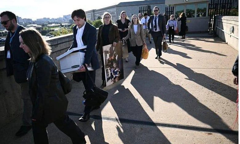 Journalists walk out of Pentagon in US