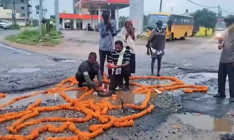 pothole Deepawali in Mandya