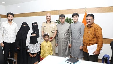 Rowdy sheeter Riyaz family with Telangana DGP Shivadhar Reddy
