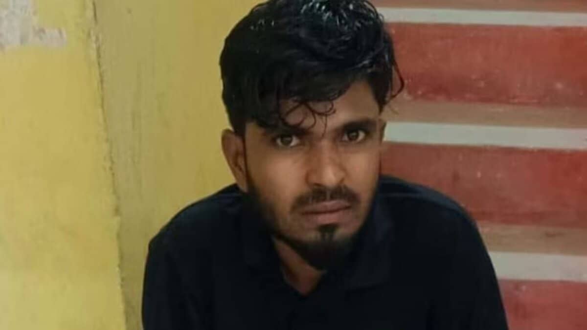 Accused in constable murder 'tries to attack police' in Telangana, shot dead