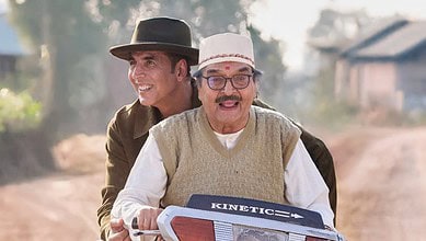 Akshay Kumar and Asrani