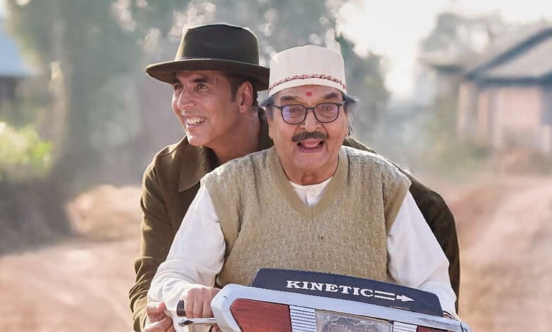 Akshay Kumar and Asrani