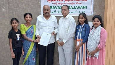 Telangana NRI Advisory Committee Chairman Manda Bheem Reddy meets late Bahrain worker Kavva Shankar’s wife and daughters in Hyderabad.