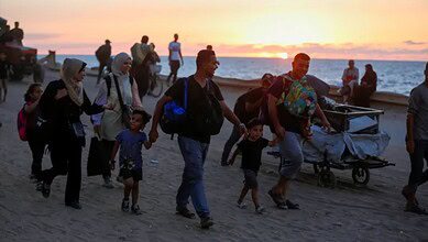 Gaza ceasefire: Thousands of Palestinians return to what's left of their homes