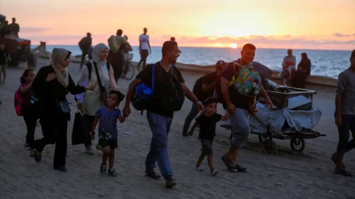 Gaza ceasefire: Thousands of Palestinians return to what's left of their homes