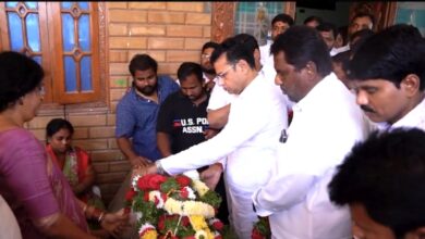Ministers Sridhar Babu and Adluri Laxman Kumar pay their respects at the deceased's residence at Teachers Colony in BN Reddy Nagar.
