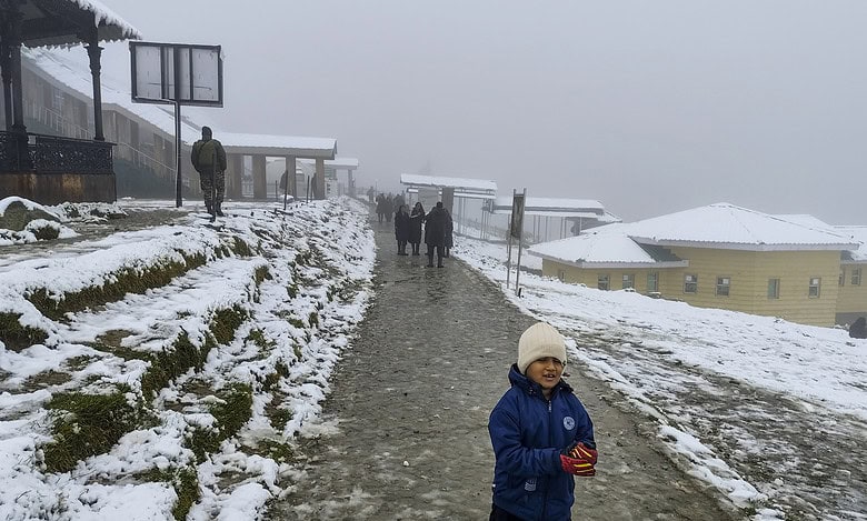 Weather: Snowfall in Gulmarg