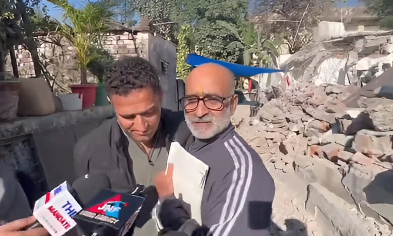 Hindu neighbour offer 3 marla land to Muslim journalist whose house was bulldozed