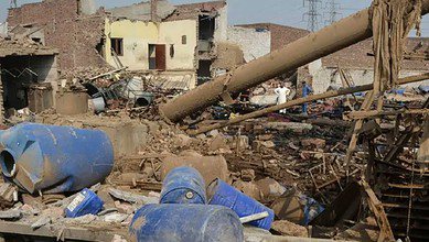 Huge explosion rocks glue factory in Pakistan