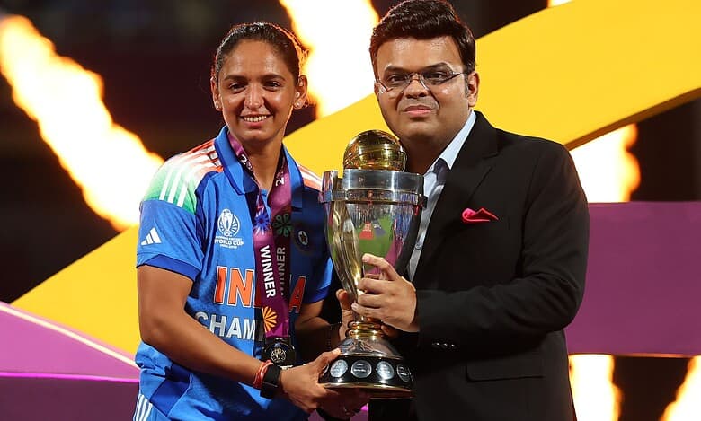 ICC Chairman Mr. Jay Shah presents the ICC Women's Cricket World Cup 2025 Trophy to our winning captain Harmanpreet Kaur