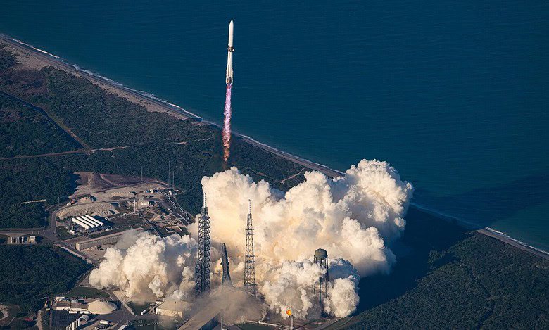 Blue Origin launches huge rocket