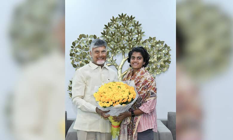 Andhra Pradesh Chief Minister N Chandrababu Naidu with cricketer Shree Charani