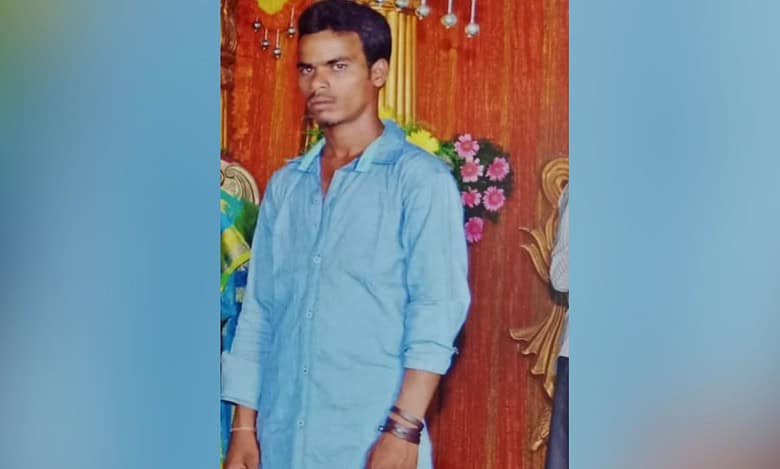 Hyderabad man suicide in front of police station