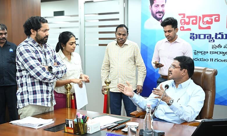 HYDRAA commissioner AV Ranganath listens to residents during prajavani