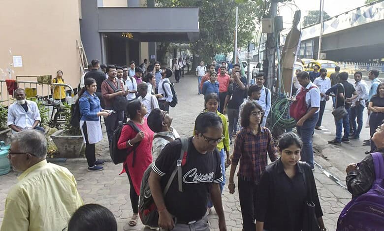 People evacuate a building after tremors were felt due to an earthquake, in Kolkata, Friday, Nov. 21, 2025. Tremors were felt across West Bengal and parts of the northeast on Friday morning, as an earthquake of magnitude 5.7 jolted Bangladesh's Narsingdi. (PTI Photo)