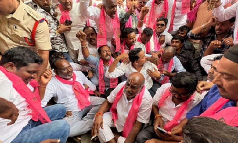 BRS protests outside BJP MP G. Nagesh's house in Adilabad