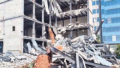 HYDRAA demolishes encroachments in Gachibowli