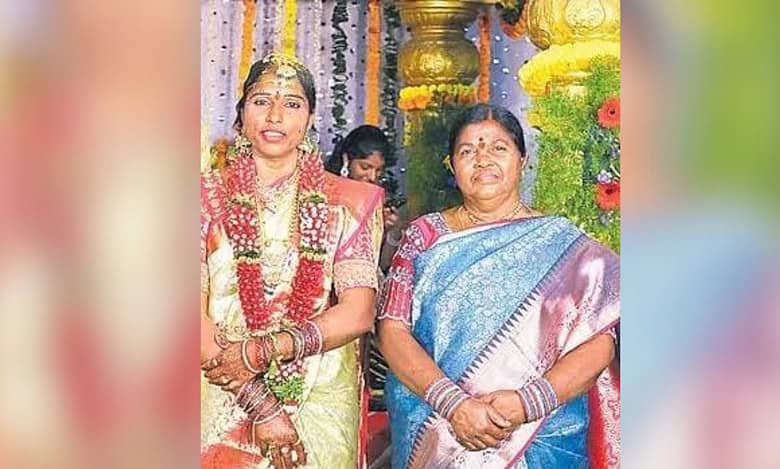 Nimishakavi Indira (left) at the wedding