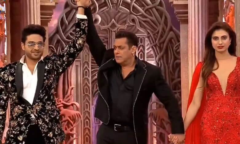 Bigg Boss 19 top 2 Gaurav Khanna and Farrhana Bhatt