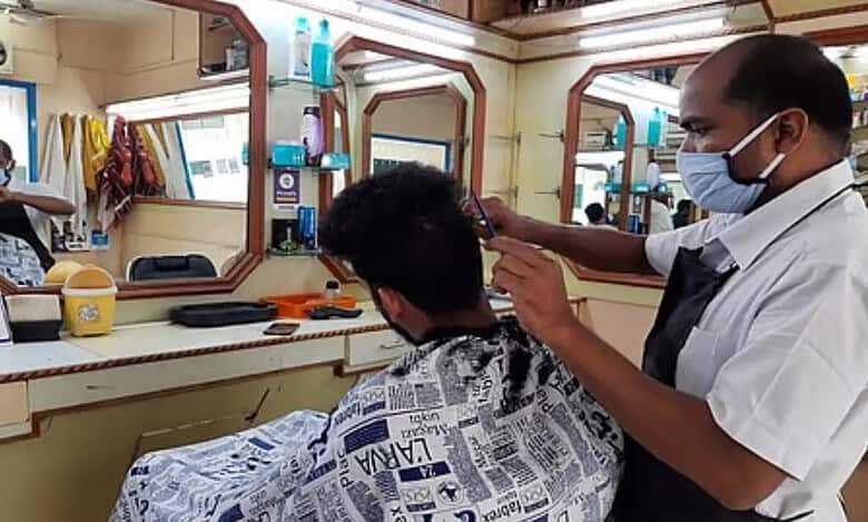 Man announces freee barber service for five years if wife wins elections
