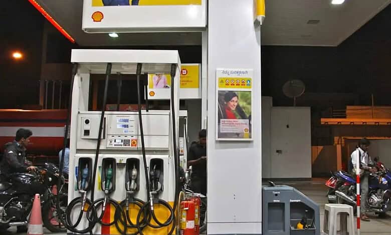 India's petrol pump network has crossed the 1,00,000-mark, doubling since 2015 as state-owned fuel retailers aggressively expanded outlets