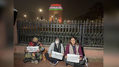 Unnao rape case victim protests at India gate along with mother and activist Yogita Bhayana