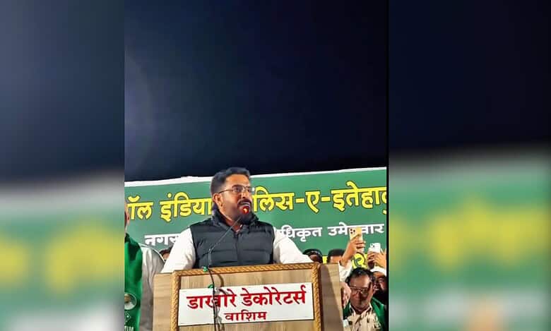 Image shows AIMIM MLA Majid Hussain at a rally in Maharashtra