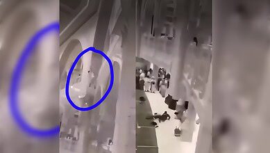 Collage showing a man attempting to jump from the upper levels of Makkah’s Grand Mosque and security forces intervening to prevent the fall.