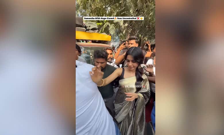 Image showing Samantha Ruth Prabhu wading through a crowd
