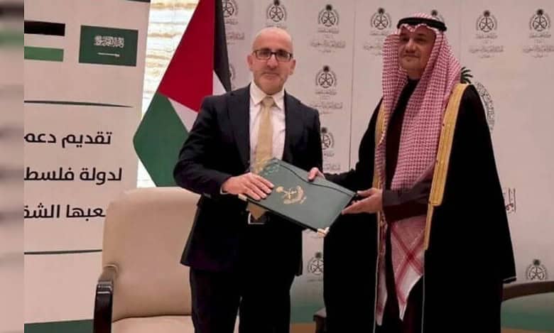 Estephan Salameh and Prince Mansour bin Khalid exchange documents during a ceremony in Amman.