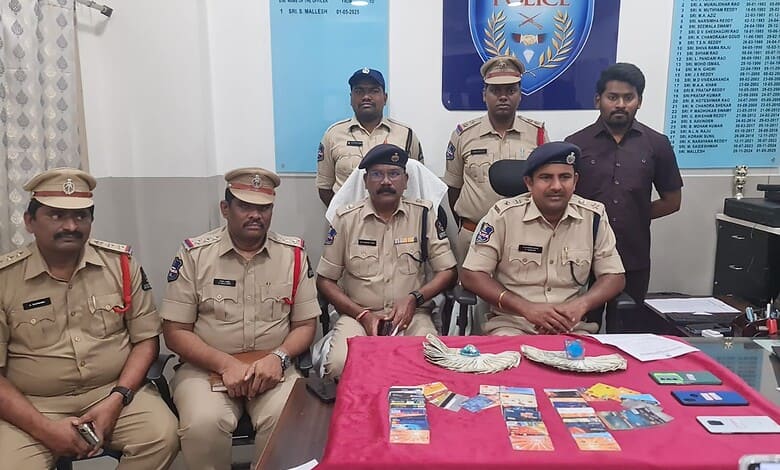 ATM card attention diversion gang held by Mehdipatnam police