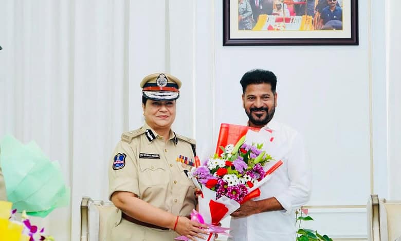 DGP of Telangana Prisons Department felicitates CM Revanth Reddy on New Year