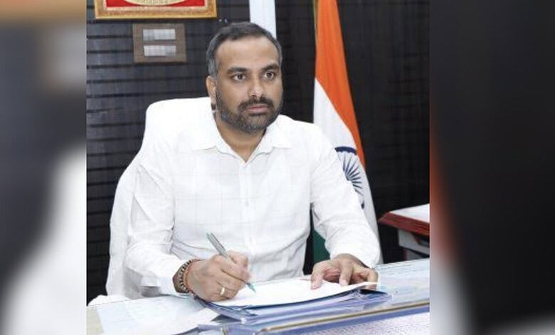 GHMC Commissioner RV Karnan